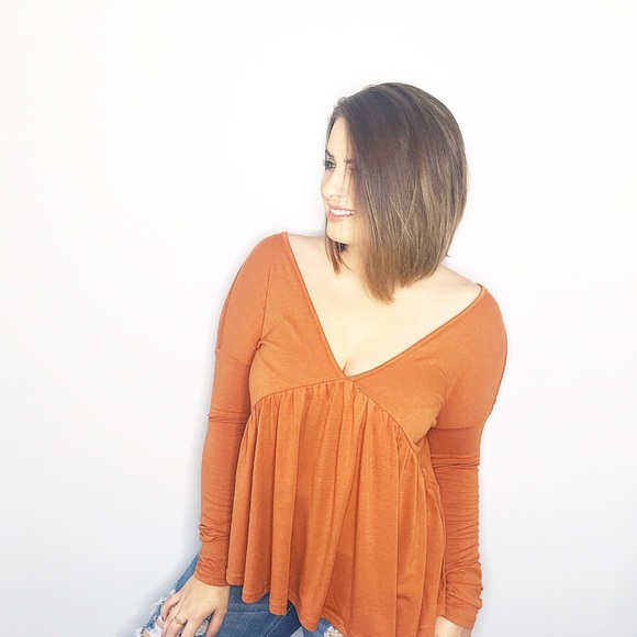 Long sleeve cut out Tee - Picture 2 of 2